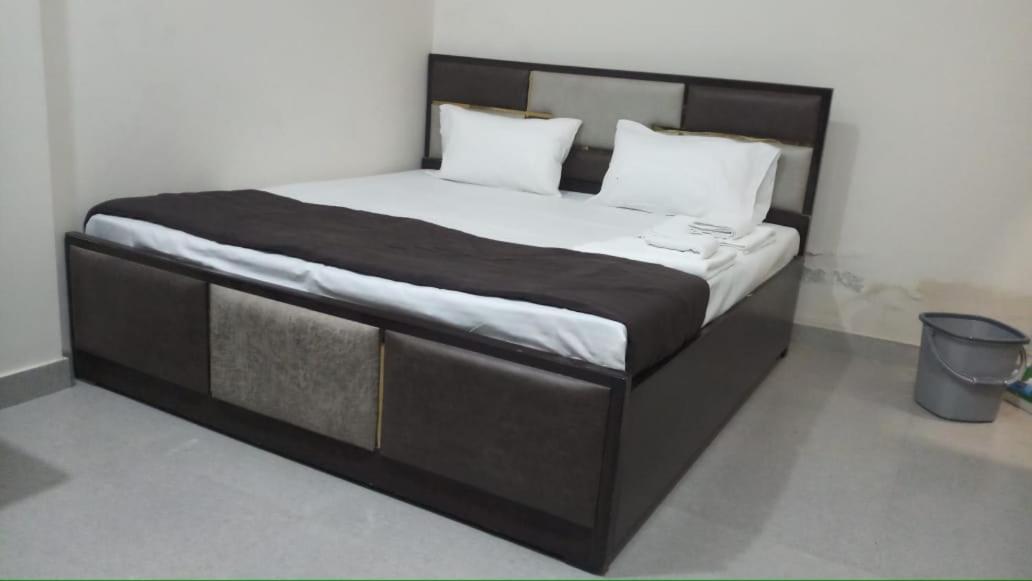 Jhankar Banquet And Lawn فاراناسي المظهر الخارجي الصورة